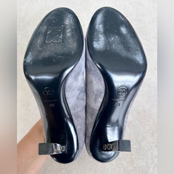 Chanel Logo Embossed Metallic High Heel Grey Suede Pumps EU 39 US 8-8.5 - Picture 7 of 13